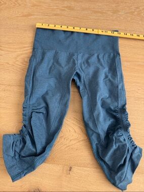 Lululemon cropped leggings. Size 4 or 6